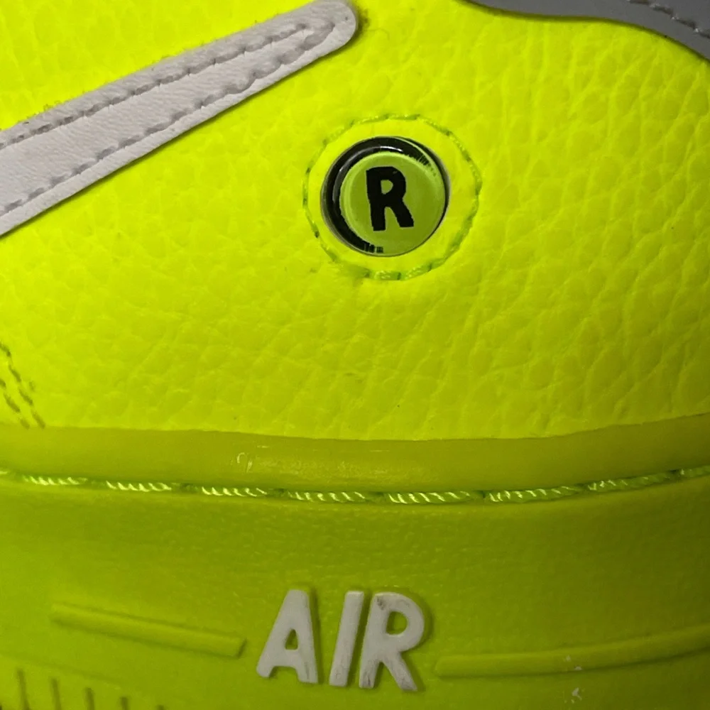 2018 Air Force 1 '07 LV8 'Overbranding' Limited Edition Highlighter yell… - Picture 11 of 14